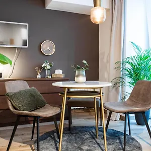 https://cozy-modern-studio-in-pragues-absolute-center.praguehotelsweb.com