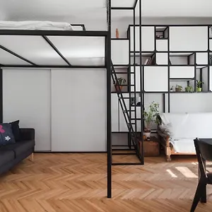 https://unique-apartment-in-old-town-by-prague-days.praguehotelsweb.com